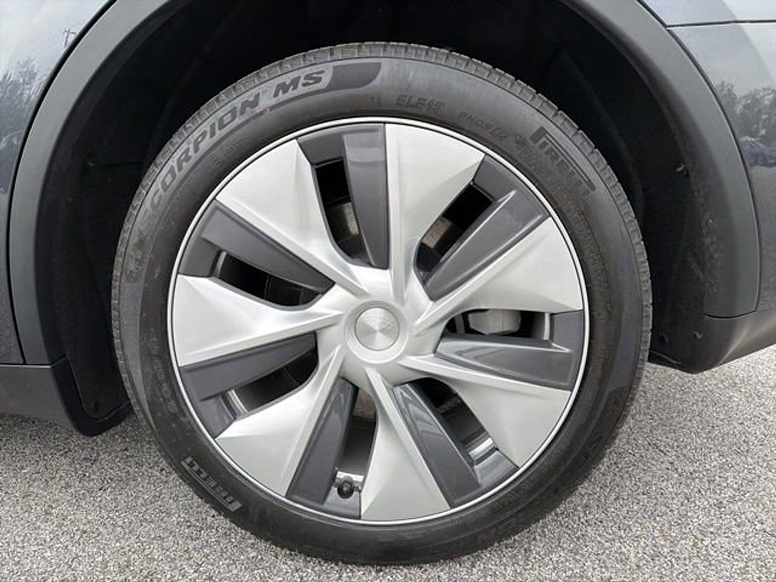 Used 2024 Tesla Model Y Long Range AWD/4WD image 19
