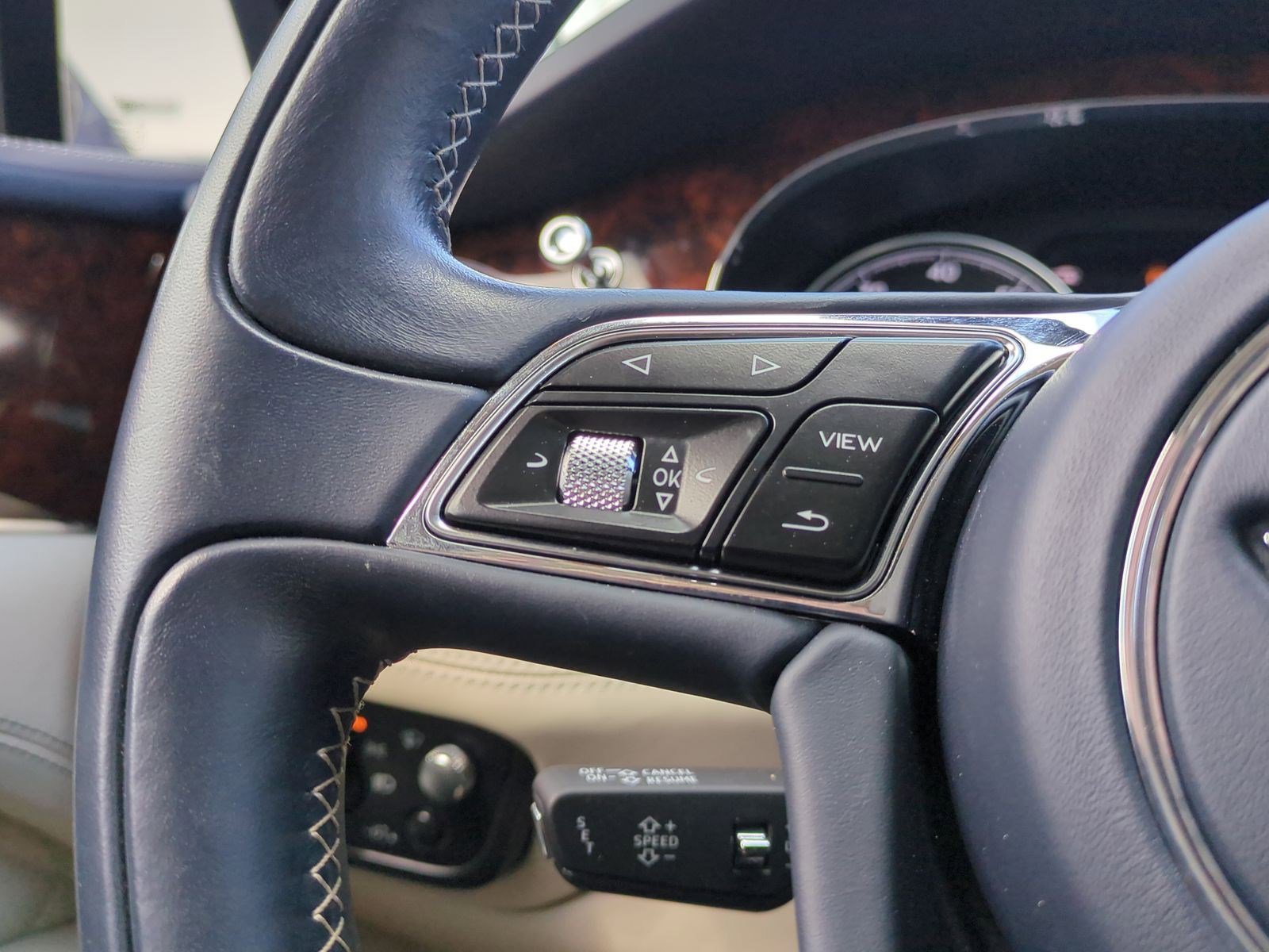 Used 2017 Bentley Bentayga image 18