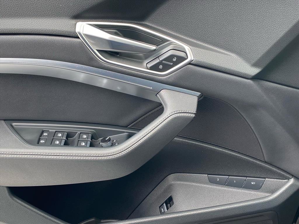 Used 2024 Audi Q8 e-tron Premium image 16