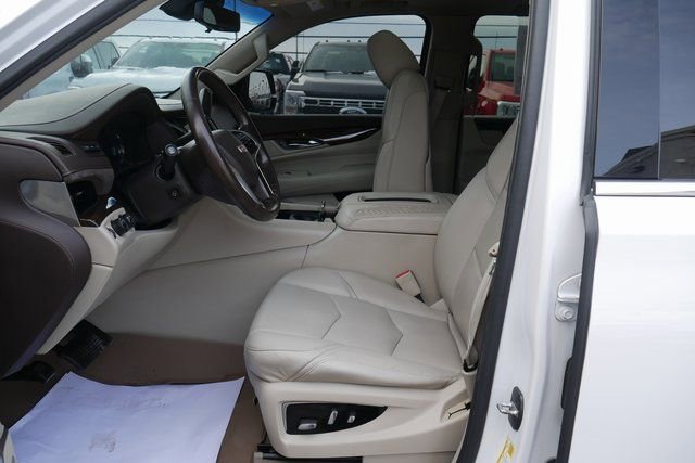 Used 2017 Cadillac Escalade Luxury image 2