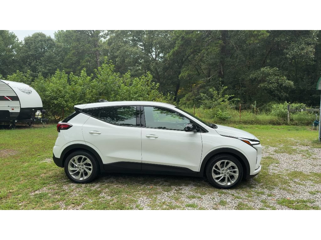 Used 2027 Chevrolet Bolt LT w/ Comfort Package FWD image 4