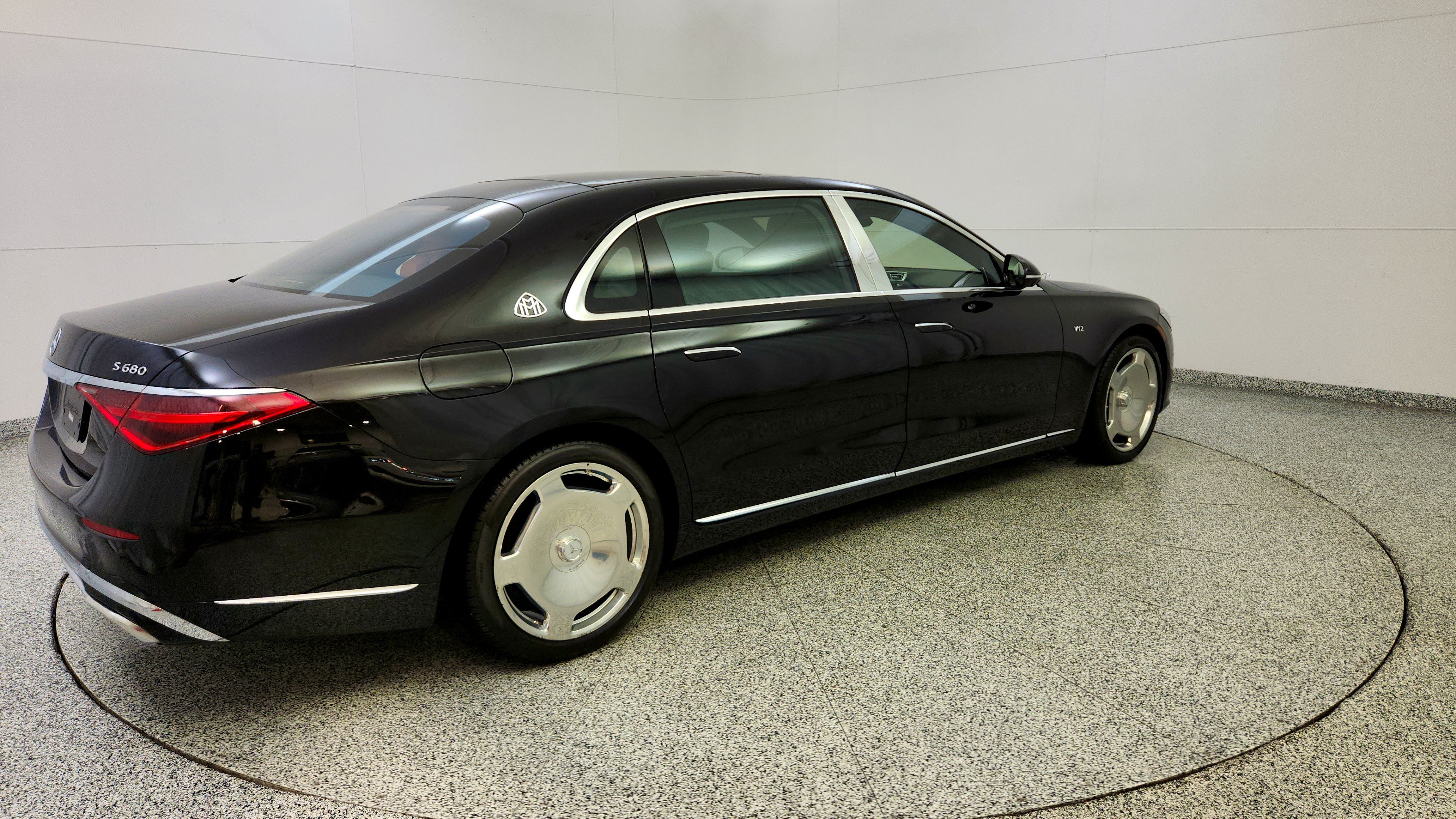 Used 2023 Mercedes-Benz Maybach S 680 4MATIC w/ Manufaktur Leather Package image 7