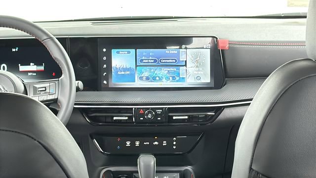 Used 2025 Nissan Kicks SR w/ Illumination Package image 16