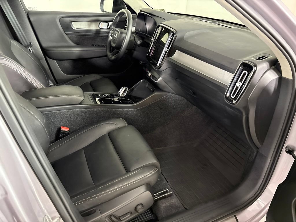 Used 2026 Volvo XC40 B5 Plus AWD/4WD image 17