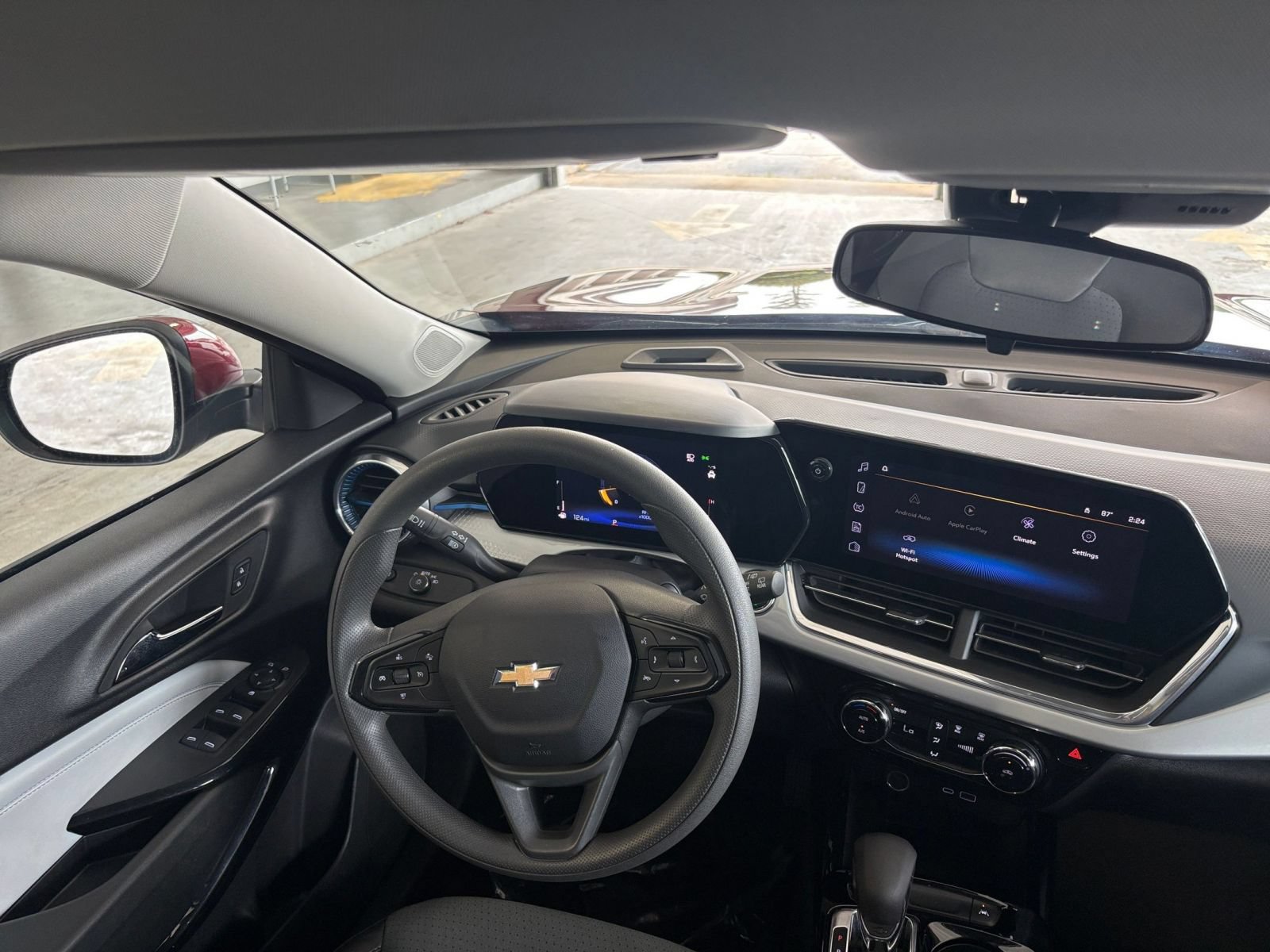 Used 2025 Chevrolet Trax LT FWD image 34