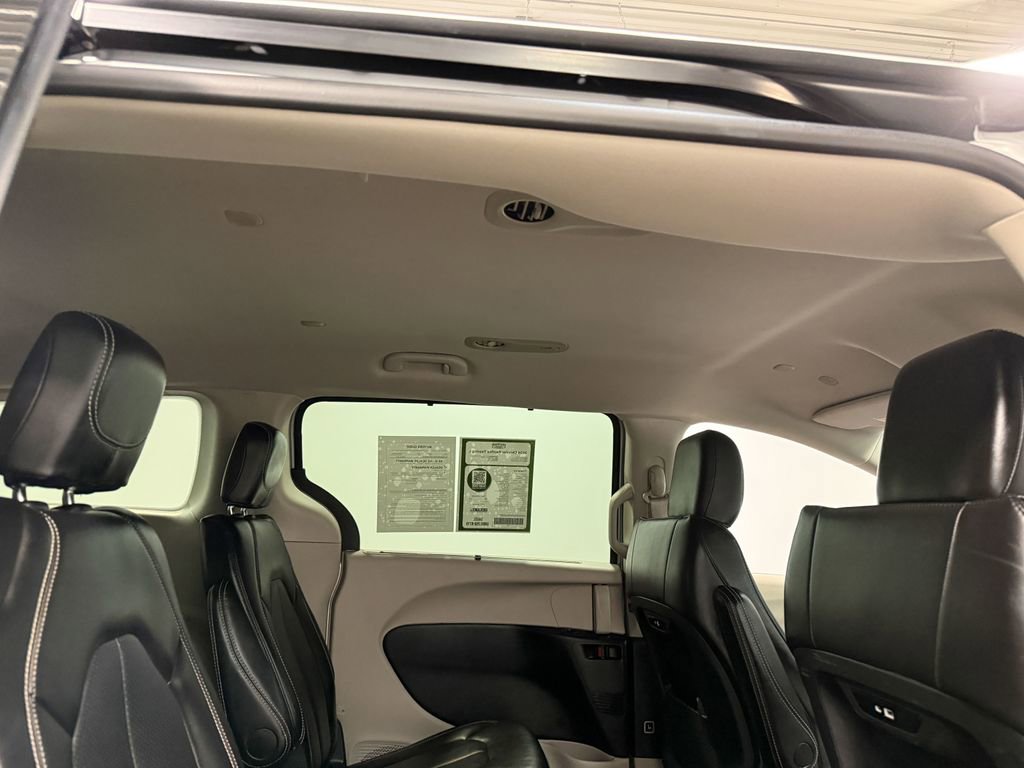 Used 2024 Chrysler Pacifica Touring-L image 71