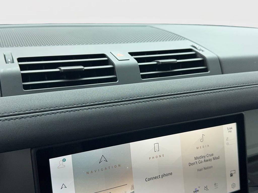 Used 2023 Land Rover Defender 110 SE image 28