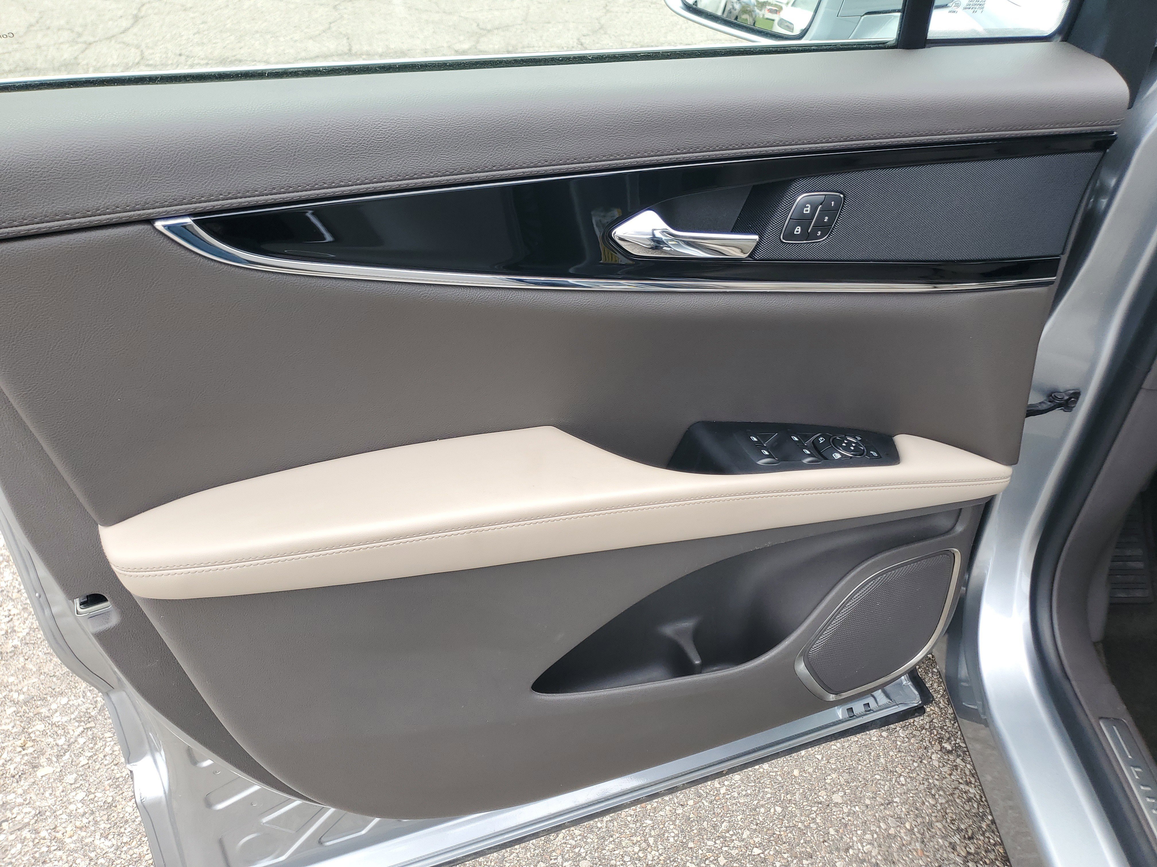 Certified 2023 Lincoln Nautilus AWD w/ Premium Package image 10