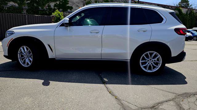 Used 2022 BMW X5 xDrive40i w/ Executive Package AWD/4WD image 8