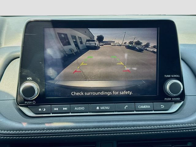 Used 2024 Nissan Rogue S FWD image 13