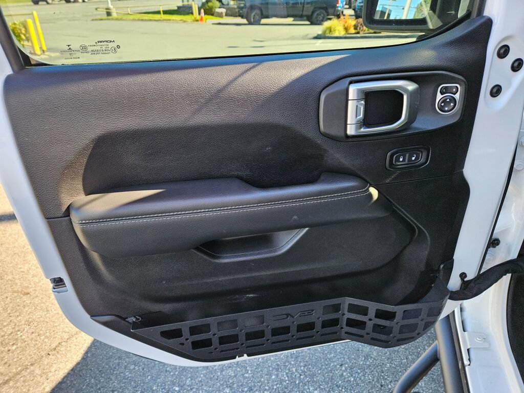 Used 2020 Jeep Gladiator Overland AWD/4WD image 18