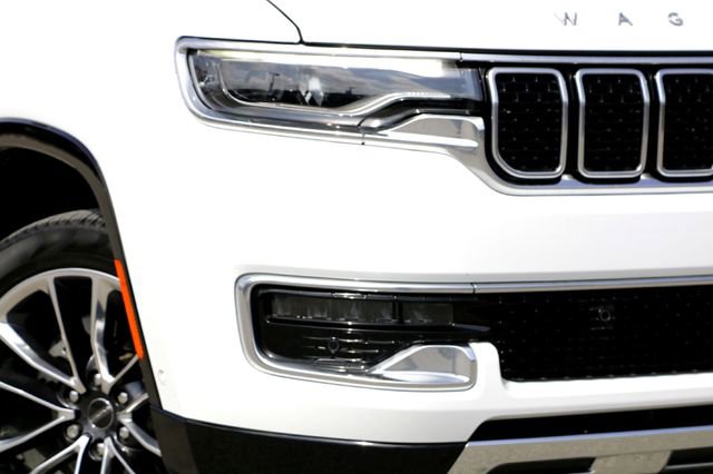 Used 2023 Jeep Wagoneer L Series III w/ Premium Group I AWD/4WD image 3