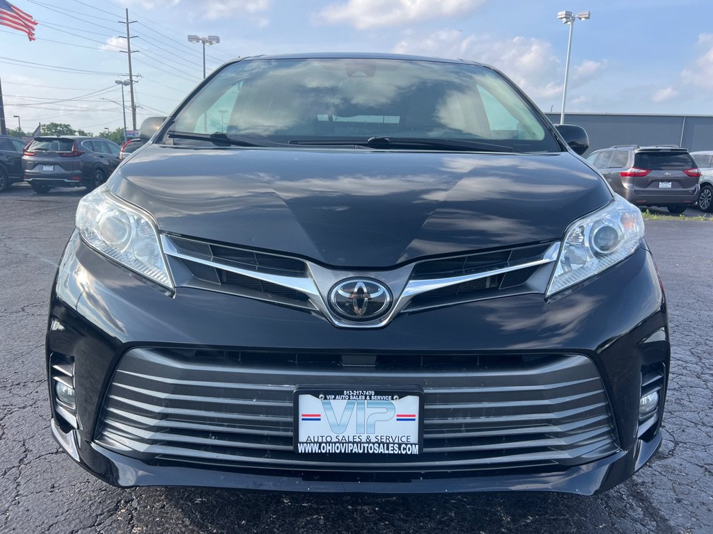 Used 2020 Toyota Sienna XLE AWD/4WD image 2