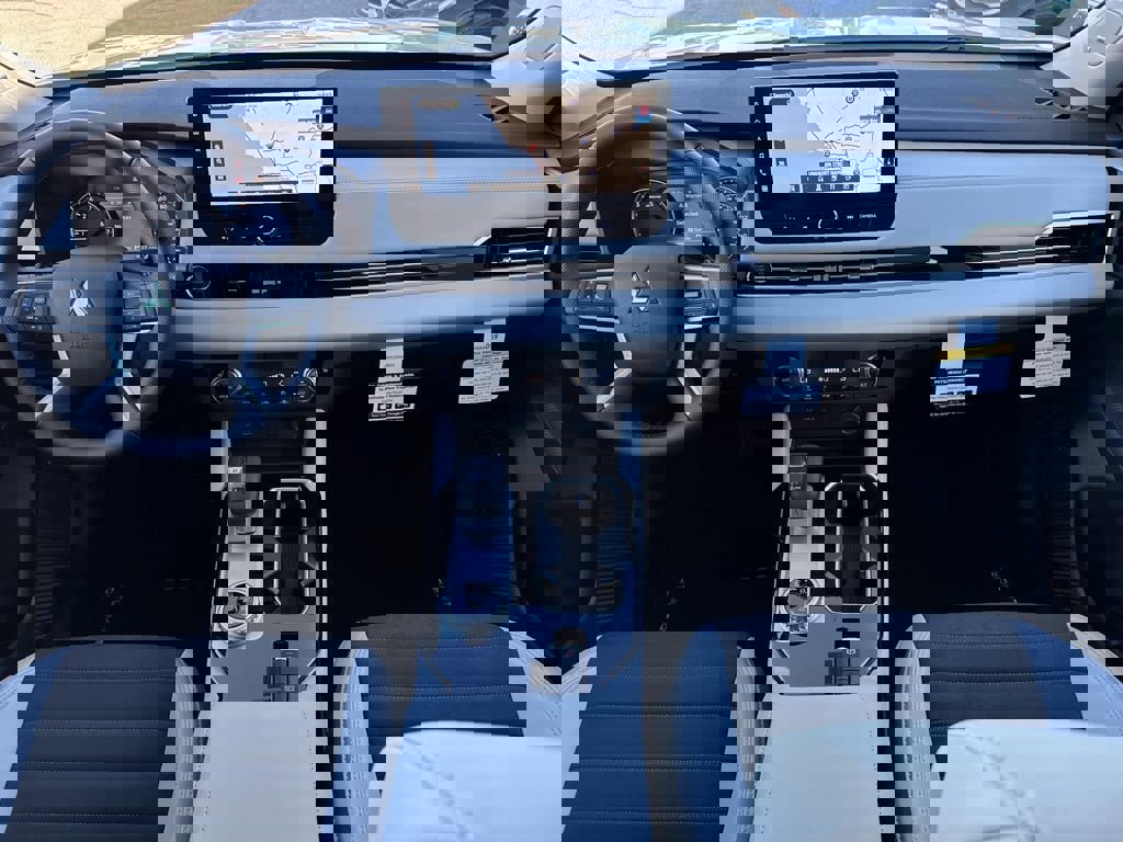 New 2025 Mitsubishi Outlander SE image 21