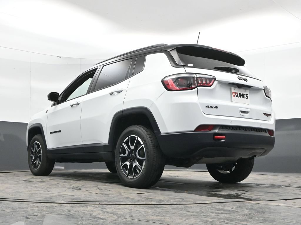 Used 2025 Jeep Compass Trailhawk image 51