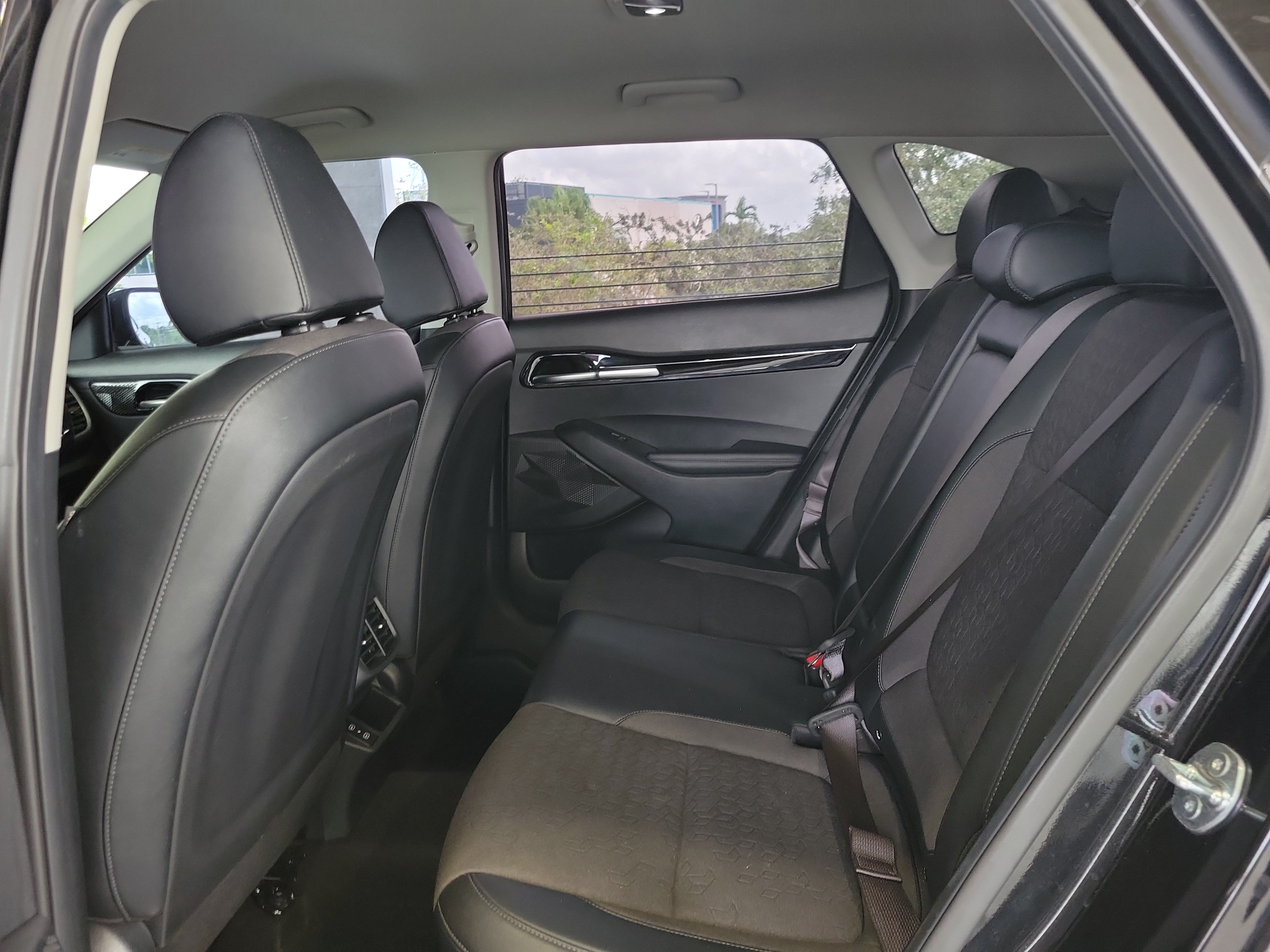 Used 2025 Kia Seltos S FWD image 10