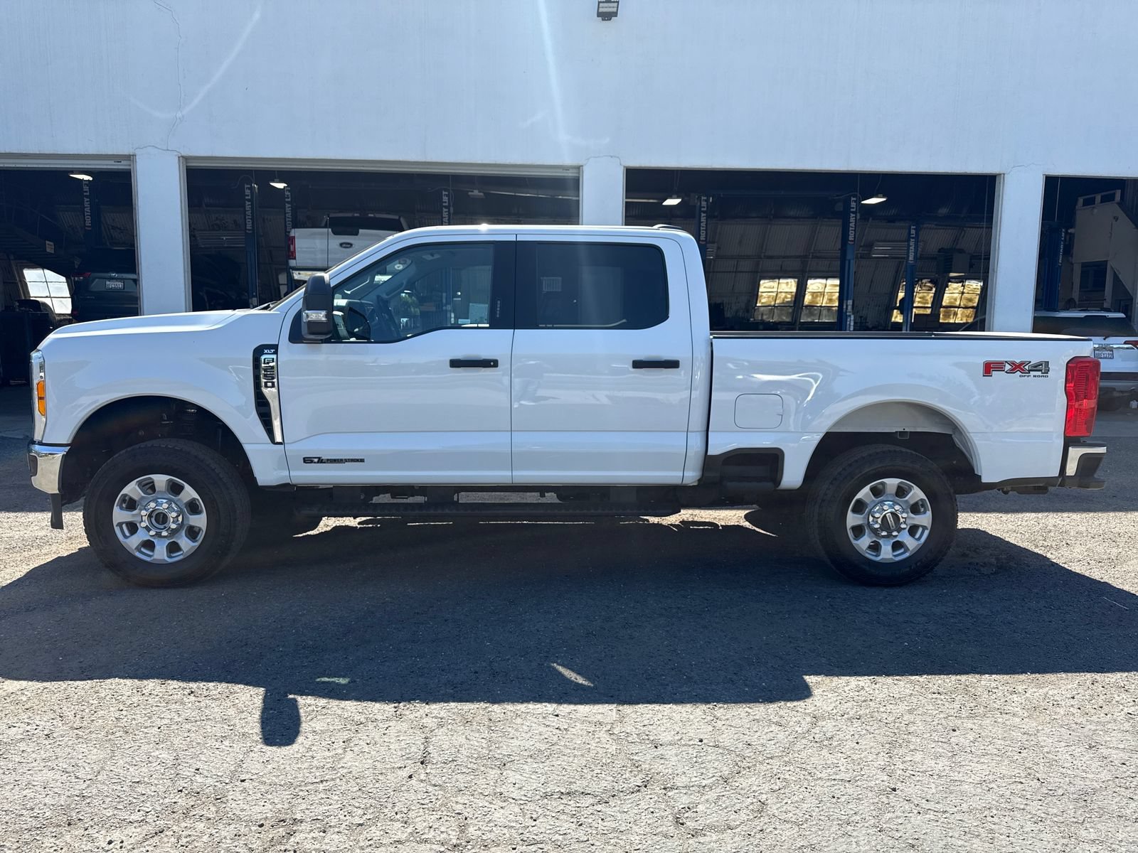 Used 2023 Ford F250 XLT w/ FX4 Off-Road Package AWD/4WD image 2