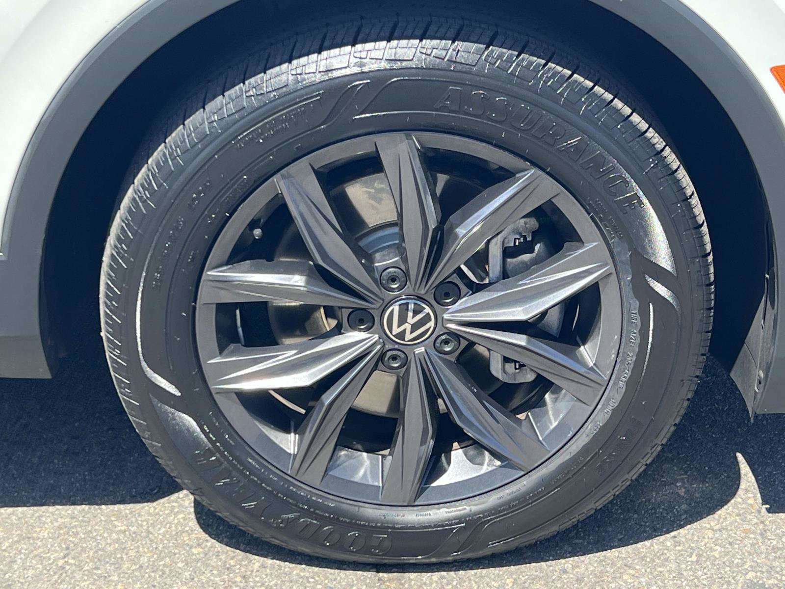 Certified 2023 Volkswagen Tiguan SE FWD image 28