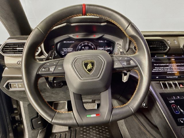 Used 2023 Lamborghini Urus Performante AWD/4WD image 12