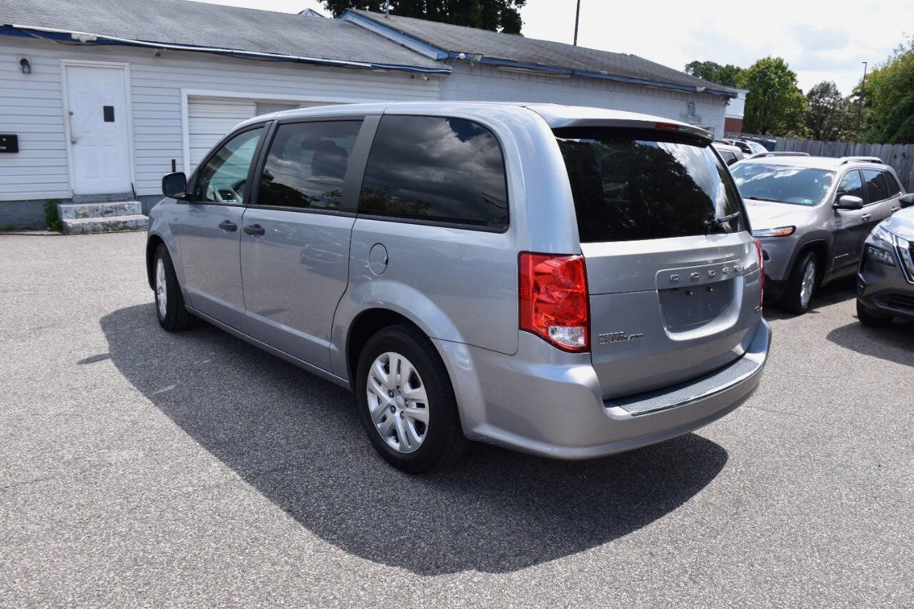 Used 2019 Dodge Grand Caravan SE image 3