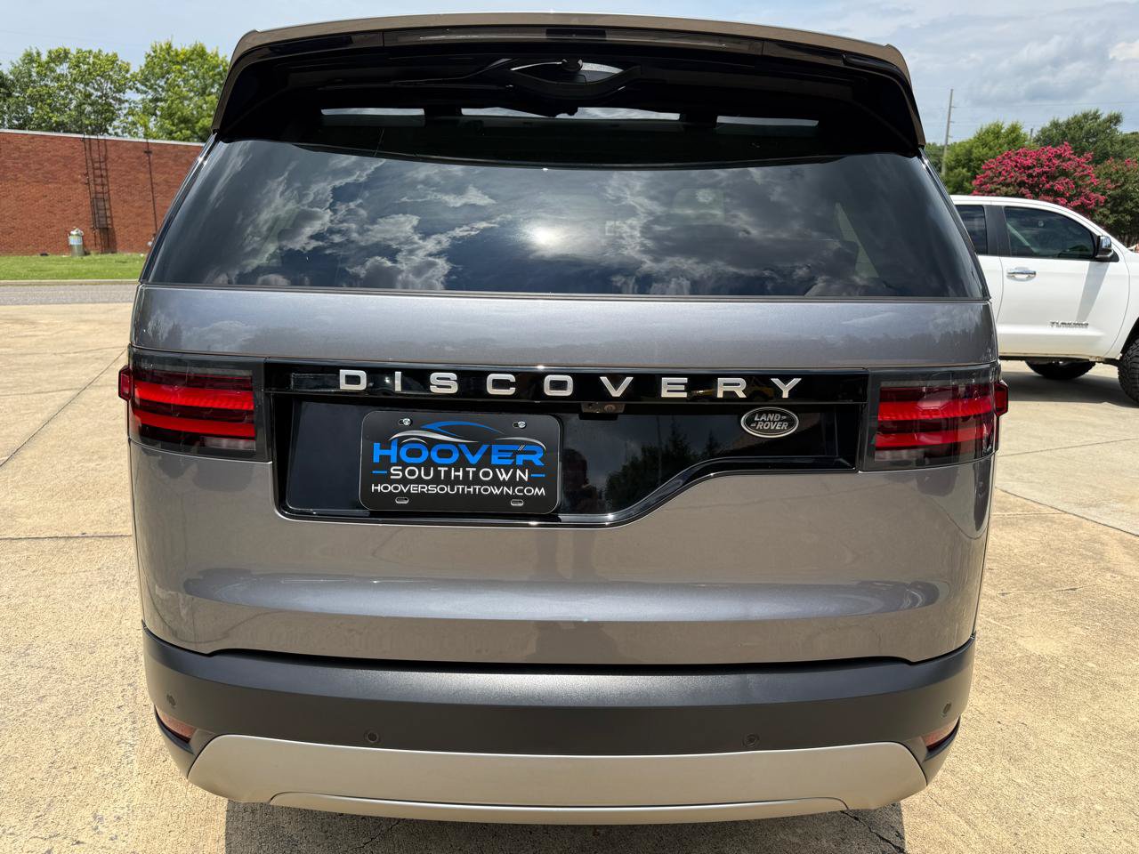 Used 2022 Land Rover Discovery S AWD/4WD image 4