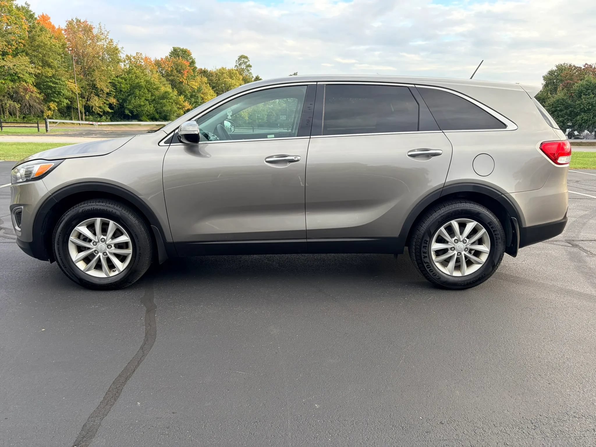 Used 2016 Kia Sorento L FWD image 2