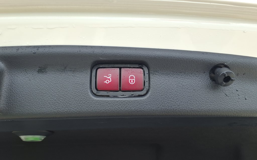 Used 2025 Mercedes-Benz C 300 Sedan image 10