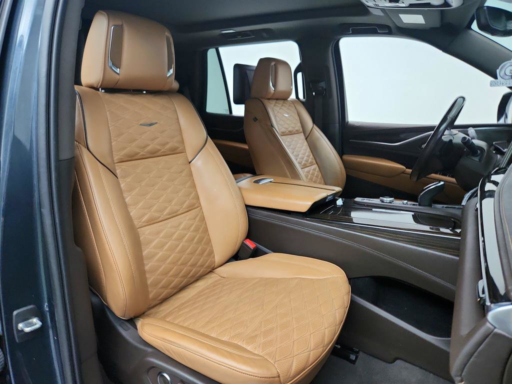 Used 2021 Cadillac Escalade Sport w/ LPO, ONYX Package AWD/4WD image 29