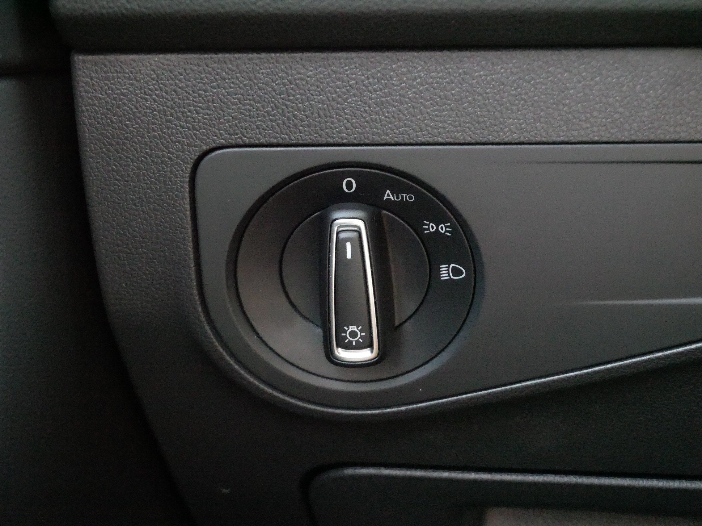 Certified 2023 Volkswagen Tiguan SE FWD image 26