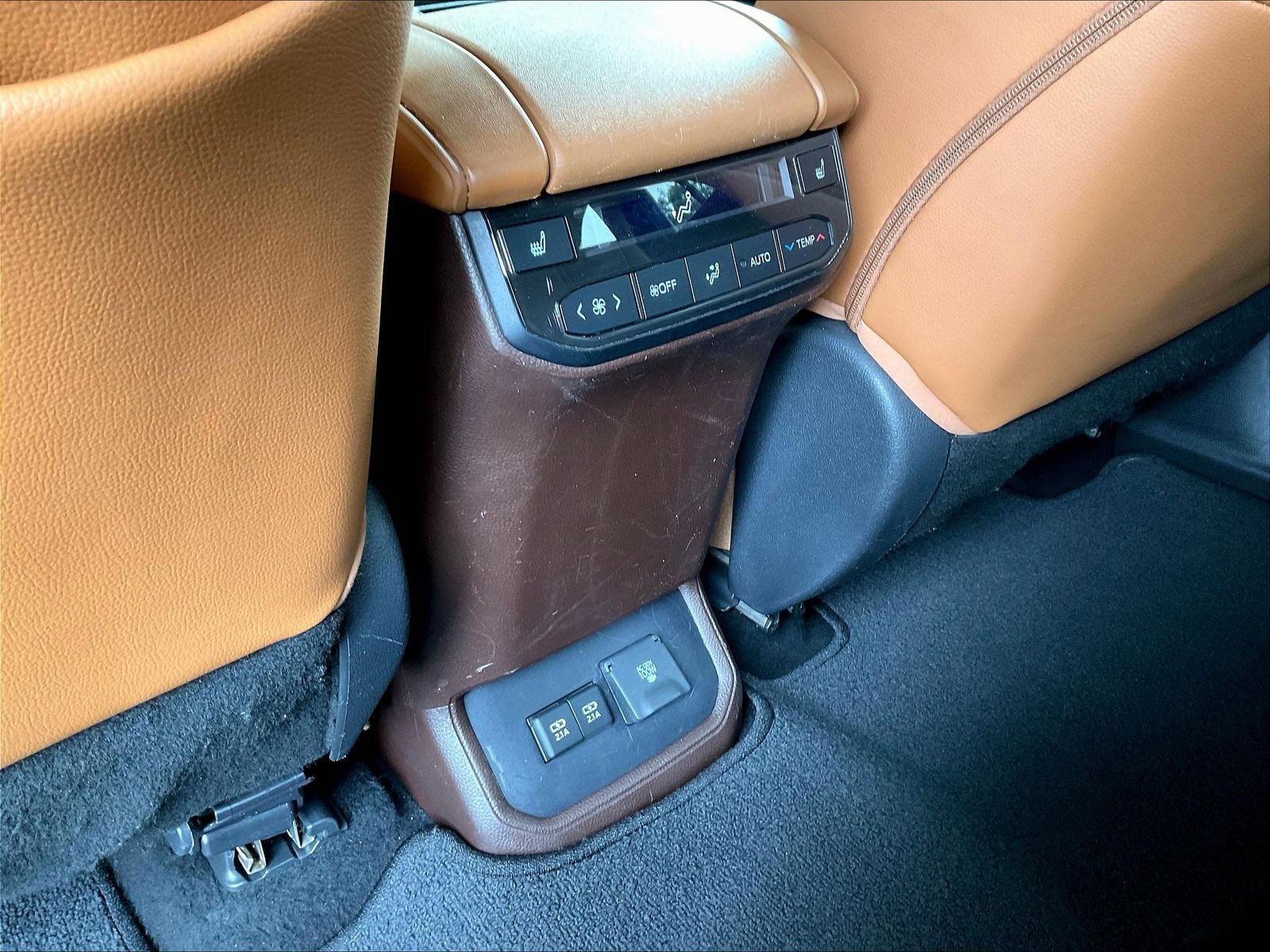 Used 2021 Toyota Highlander Platinum FWD image 10
