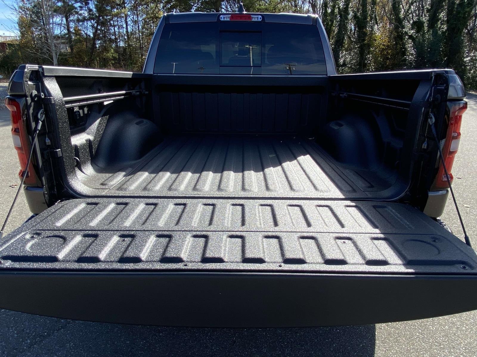 New 2026 RAM 1500 4x4 Crew Cab image 9