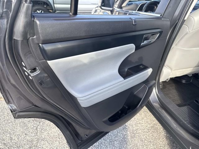 Used 2023 Toyota Highlander XLE image 19