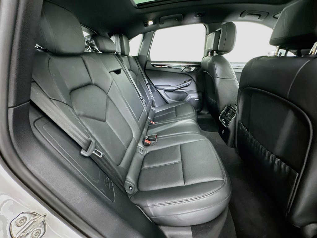 Used 2022 Porsche Macan AWD/4WD image 29