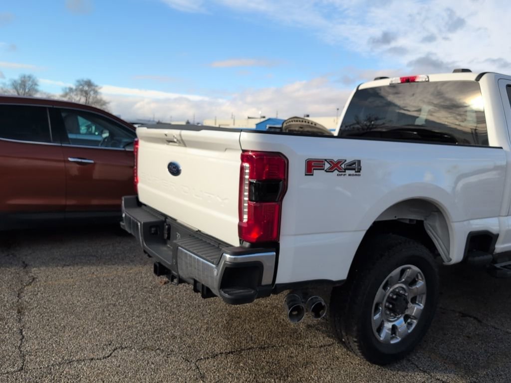 Used 2025 Ford F350 Lariat image 15