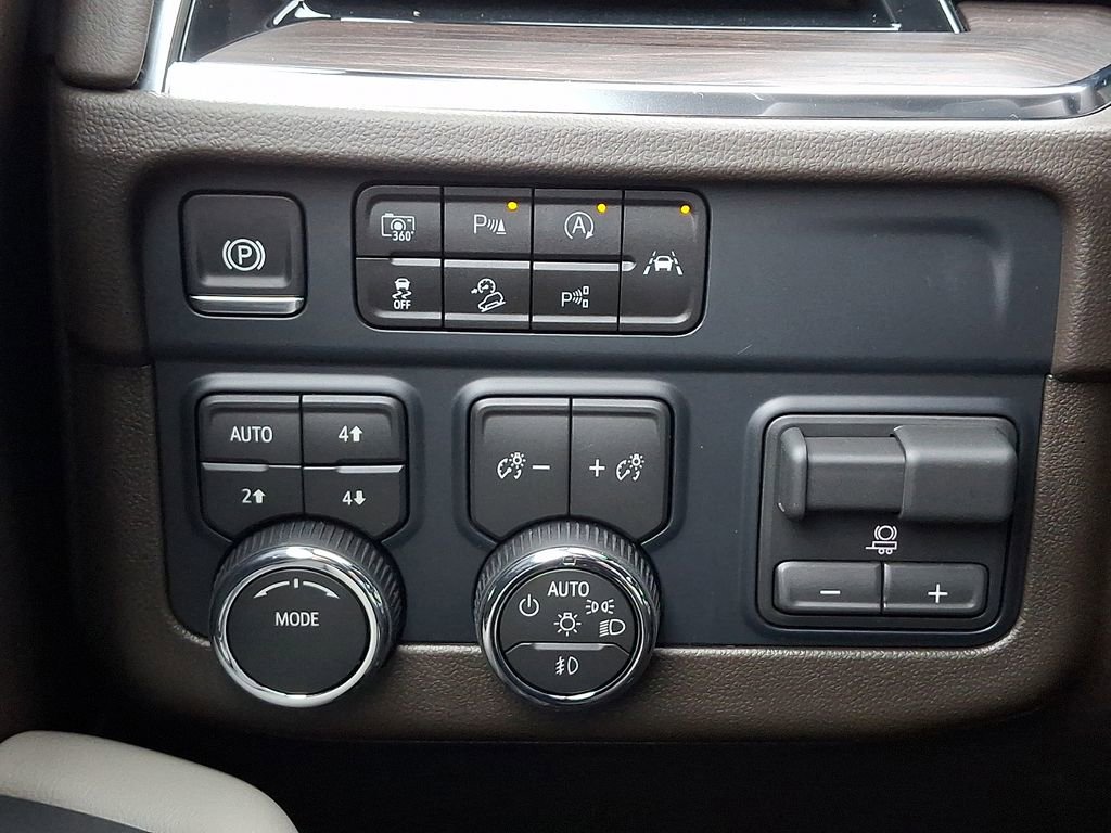 New 2026 Chevrolet Suburban LT w/ Comfort Package AWD/4WD image 16