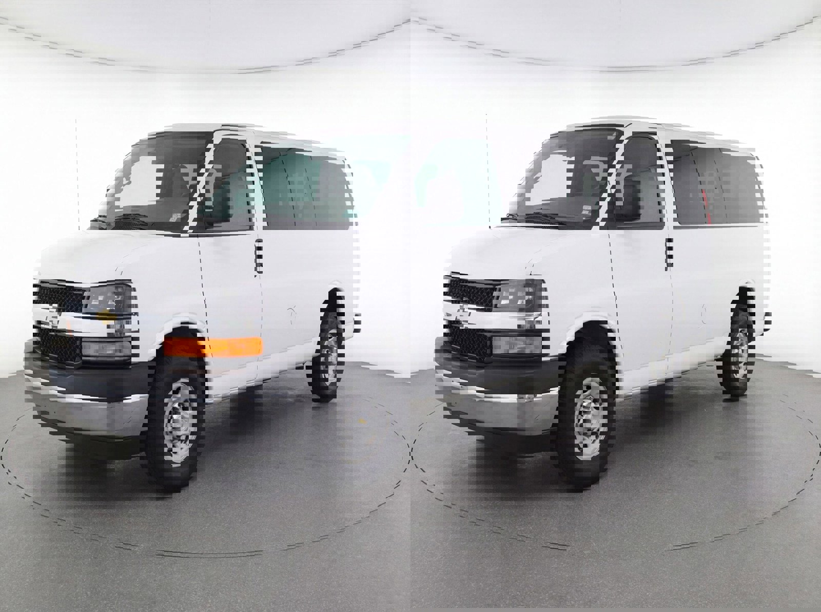 Used 2025 Chevrolet Express 3500 LT w/ LT Preferred Equipment Group image 3