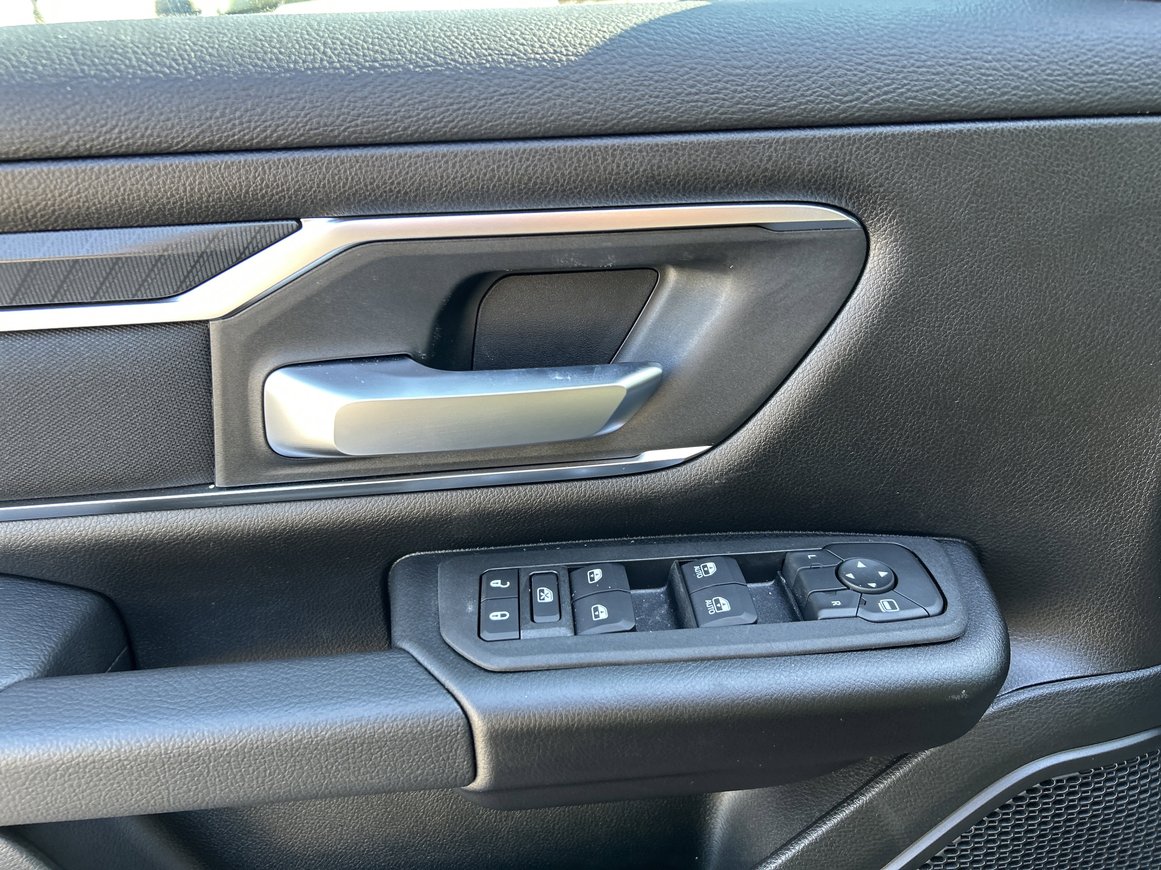 New 2026 RAM 1500 4x4 Crew Cab image 12