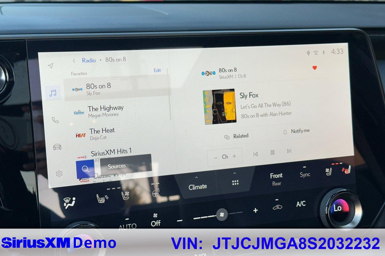 Used 2025 Lexus RX 450h AWD w/ Luxury Package image 29