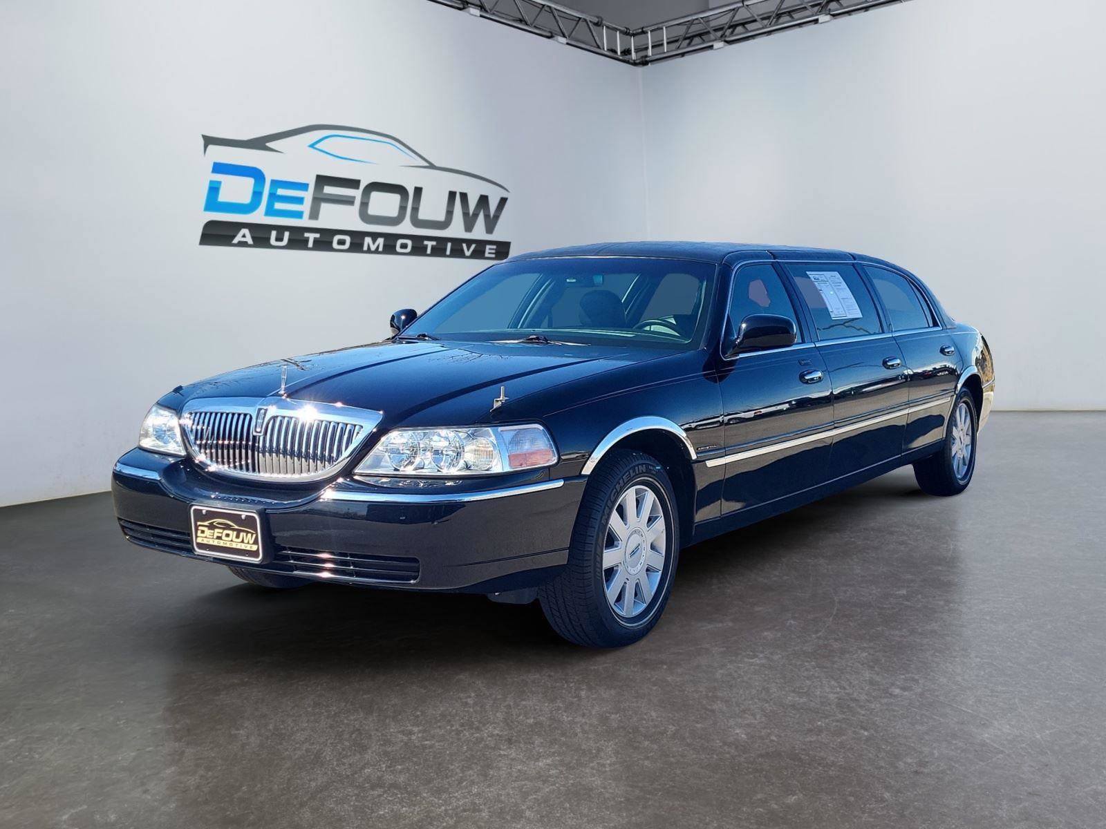 Used 2006 Lincoln Town Car Executive image 7
