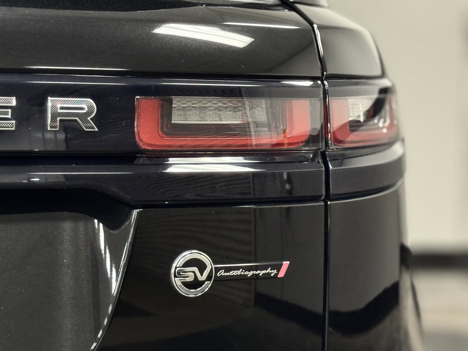 Used 2020 Land Rover Range Rover Velar SV Autobiography Dynamic image 13