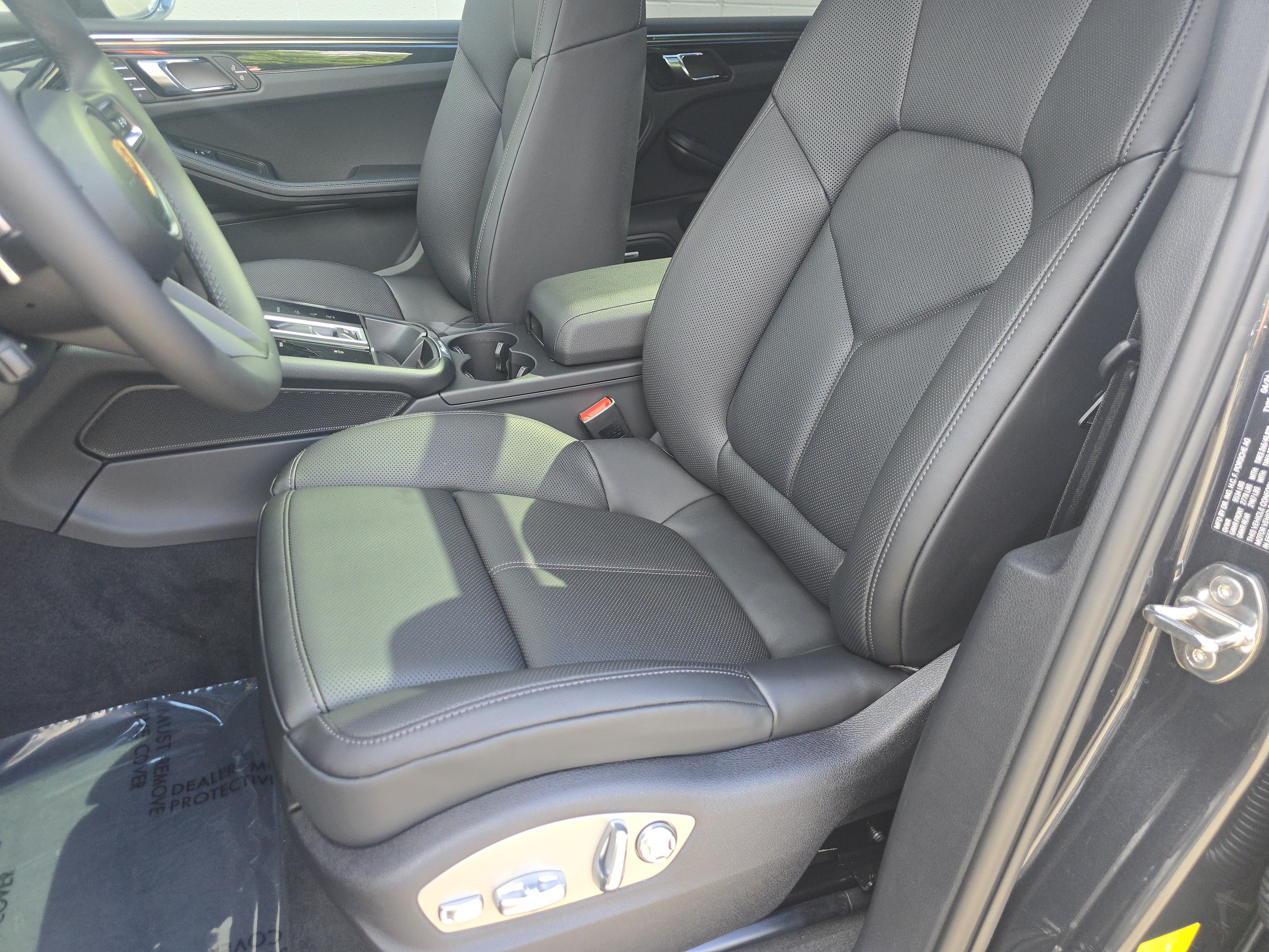 New 2026 Porsche Macan AWD/4WD image 5