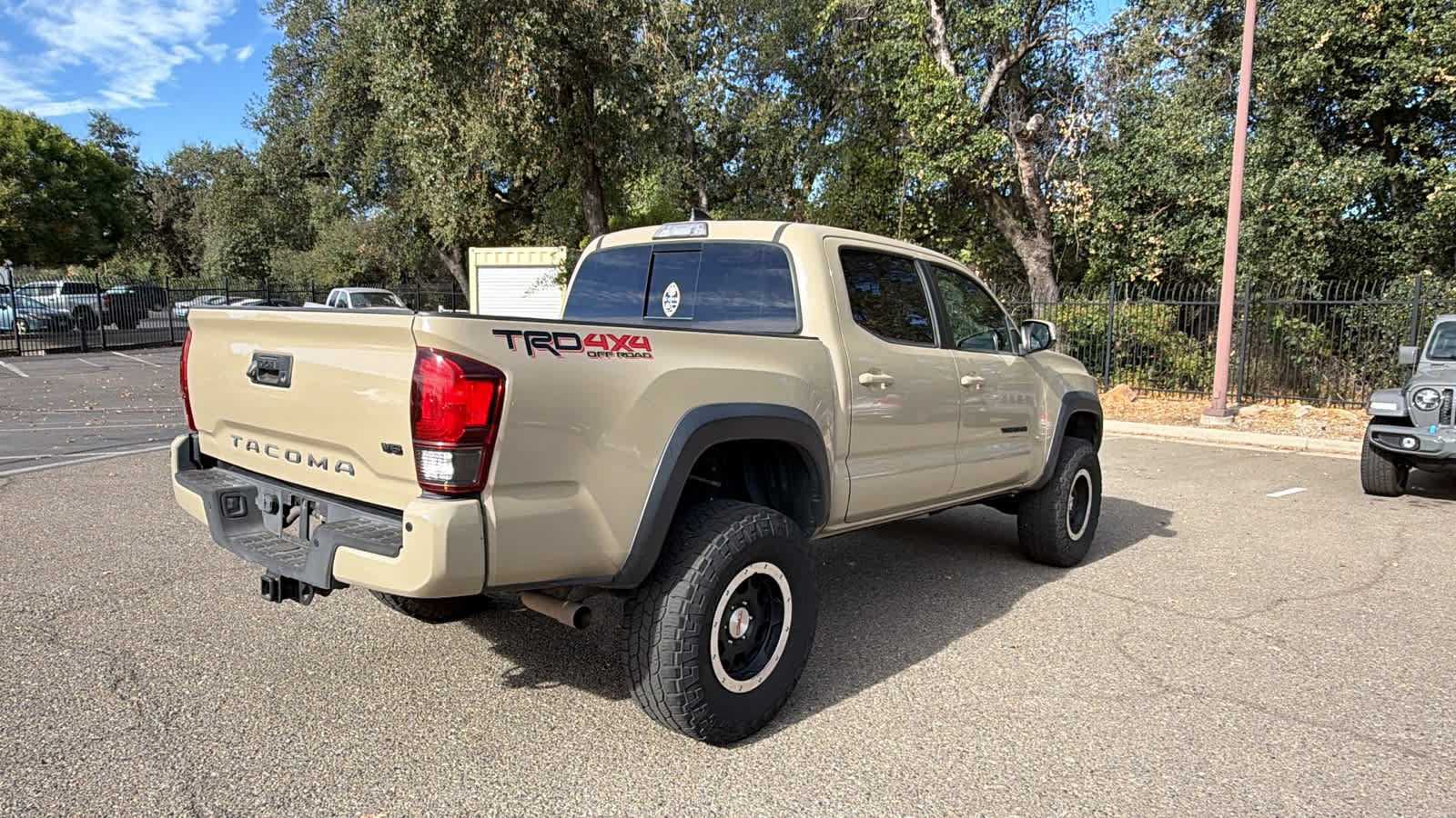Used 2018 Toyota Tacoma TRD Off-Road AWD/4WD image 5
