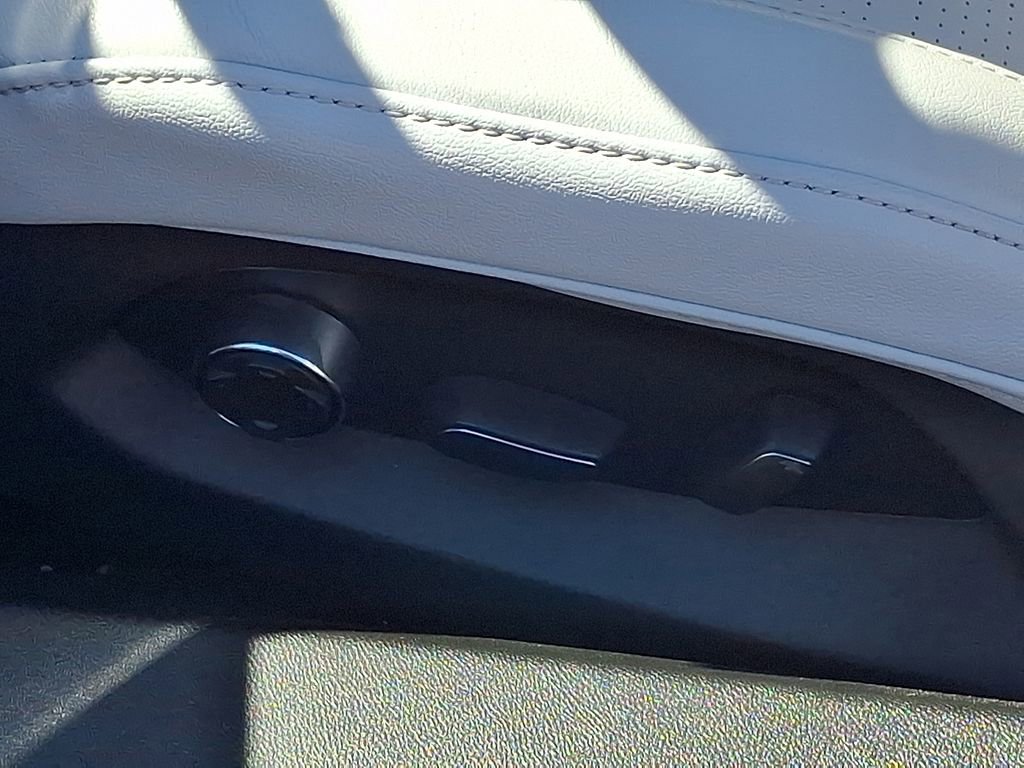 Used 2022 Chevrolet Corvette Stingray Premium Cpe w/ Z51 Performance Package image 24