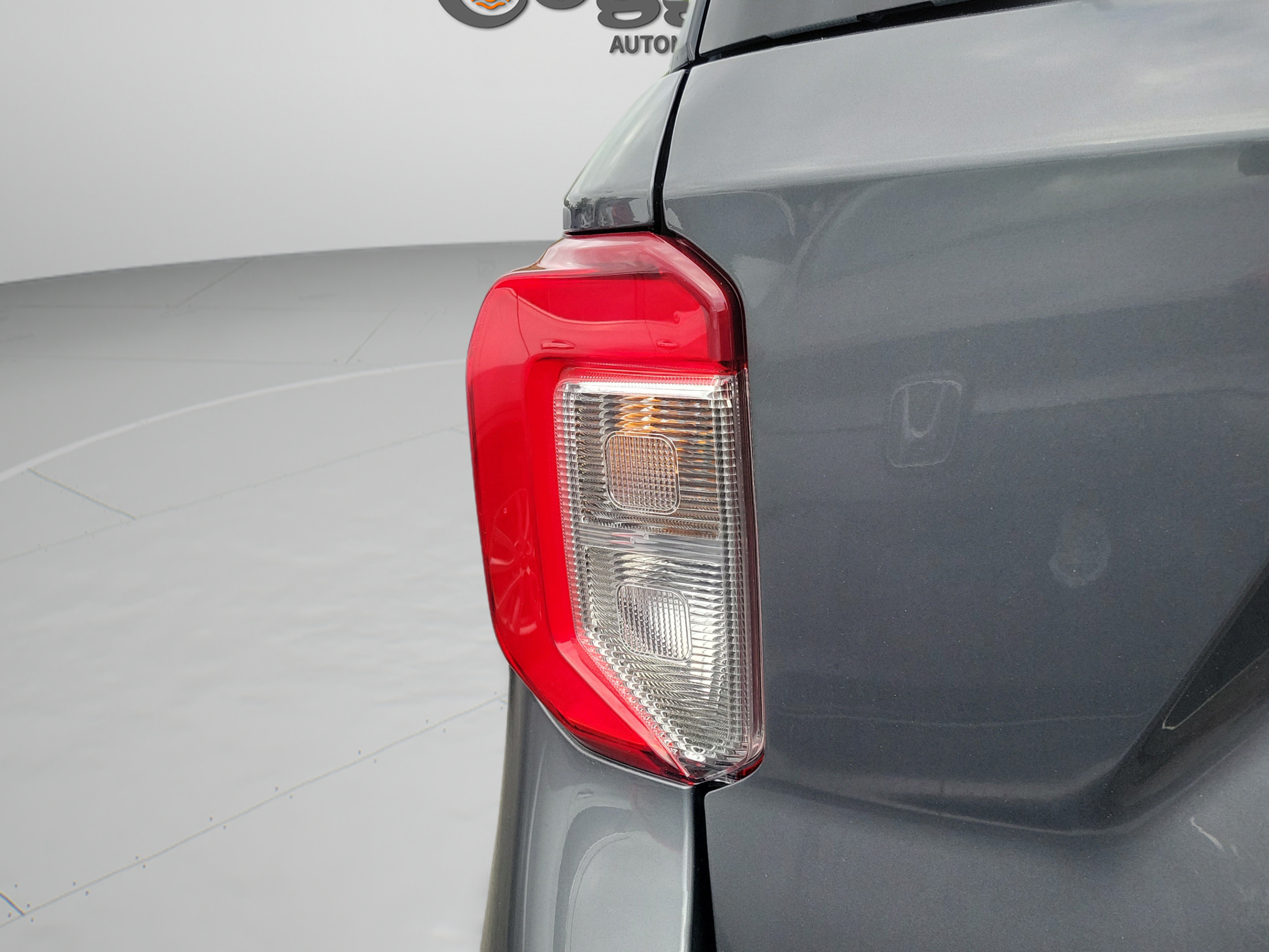 Used 2024 Ford Explorer Limited w/ Limited Technology Package RWD image 25