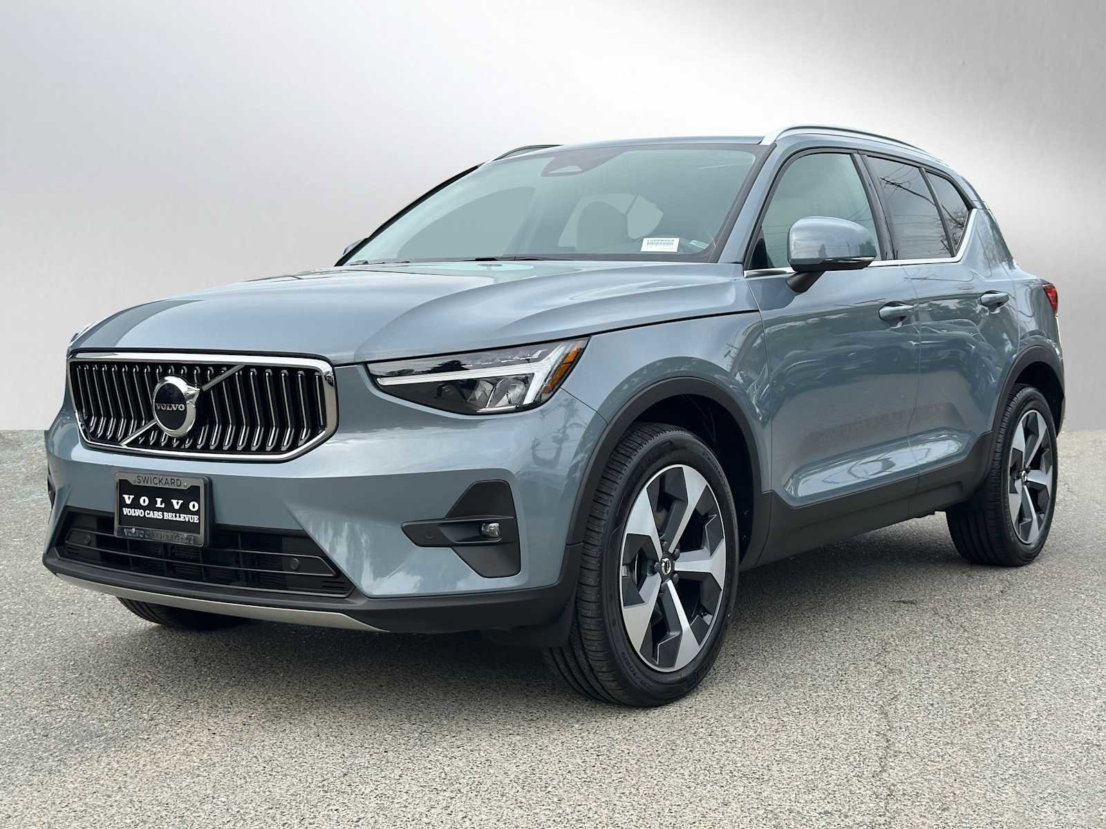 Certified 2023 Volvo XC40 B5 Plus w/ Protection Package Premier AWD/4WD image 8