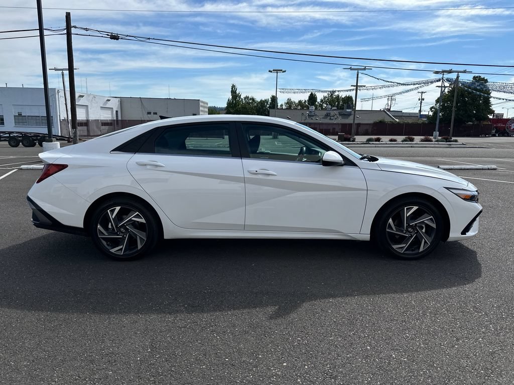 Used 2025 Hyundai Elantra SEL FWD image 7