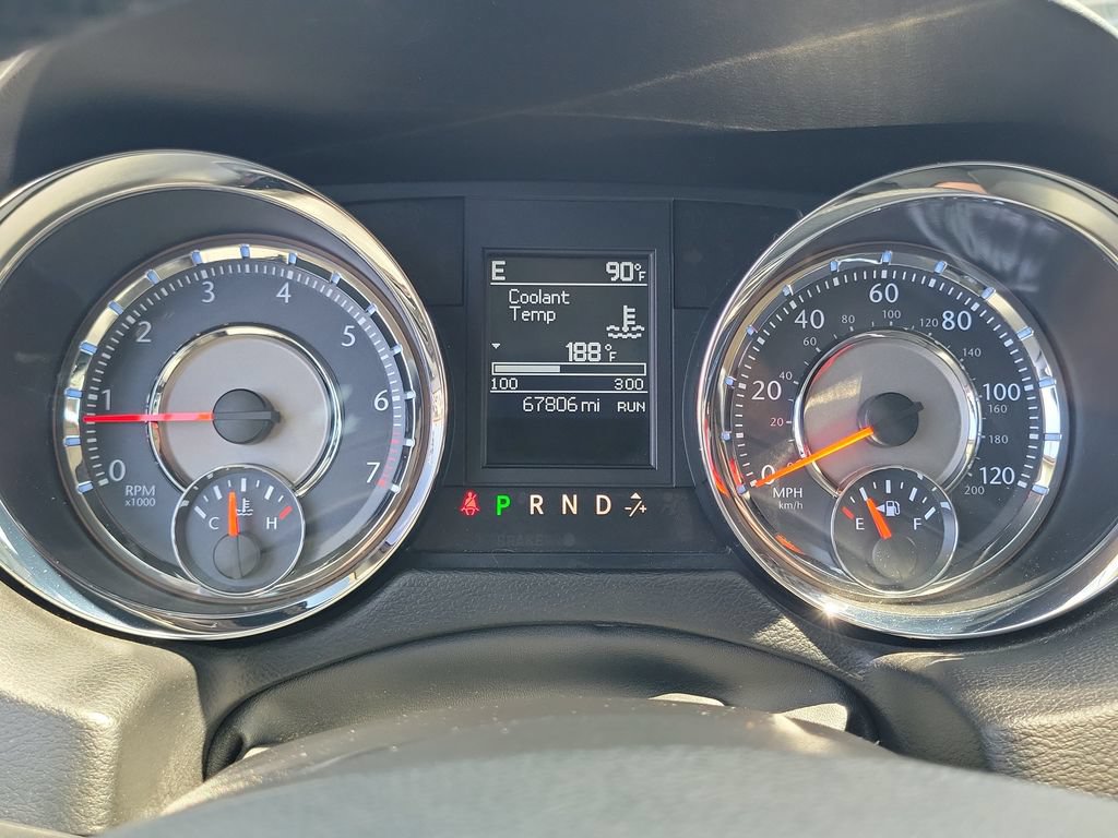 Used 2012 Chrysler Town & Country Touring FWD image 7