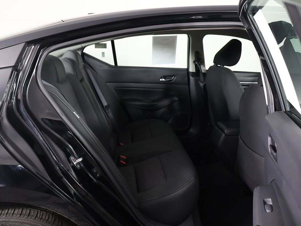 Used 2025 Nissan Altima 2.5 SV image 26