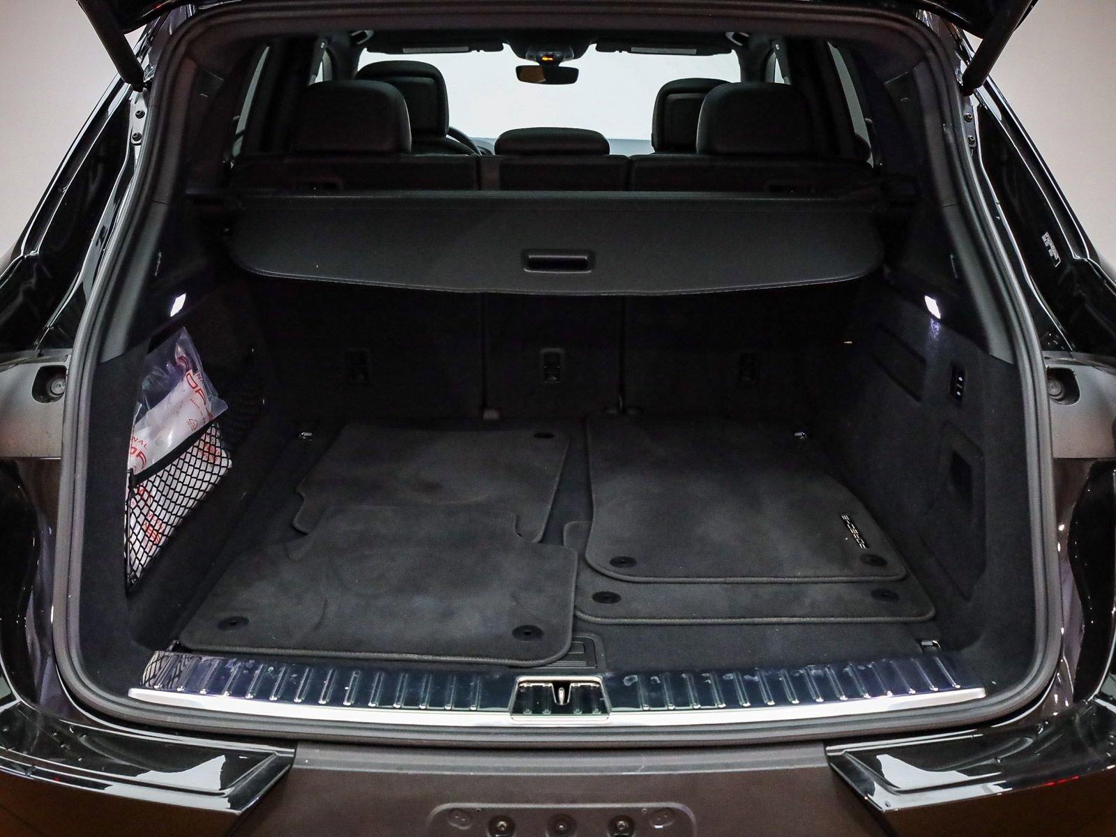 Certified 2025 Porsche Cayenne image 30