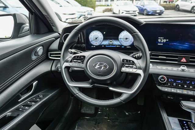 Certified 2023 Hyundai Elantra Limited FWD image 16